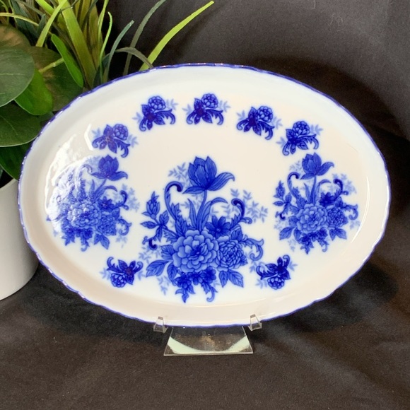 Beautiful Blue and white porcelain trinket dish / vanity tray / canapé tray - Picture 3 of 8